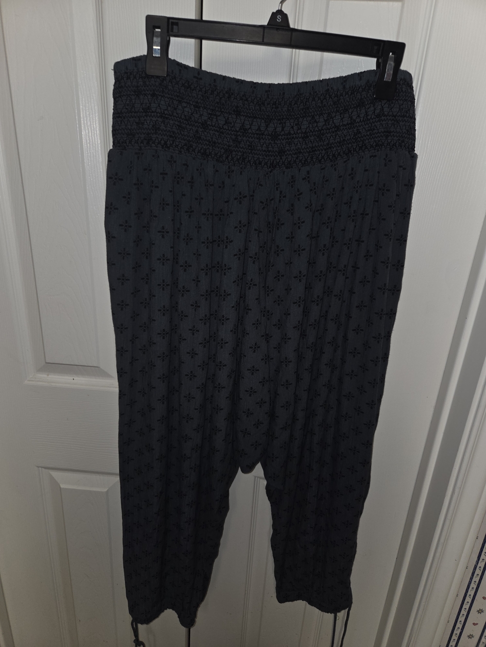 Anthropologie Hei Hei Smocked Waist Black Cropped Harem Pants - Picture 5 of 7